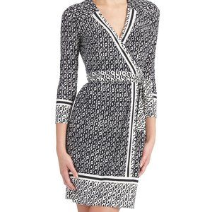 DONNA MORGAN 3/4 SLEEVE BLACK AND WHITE WRAP DRESS